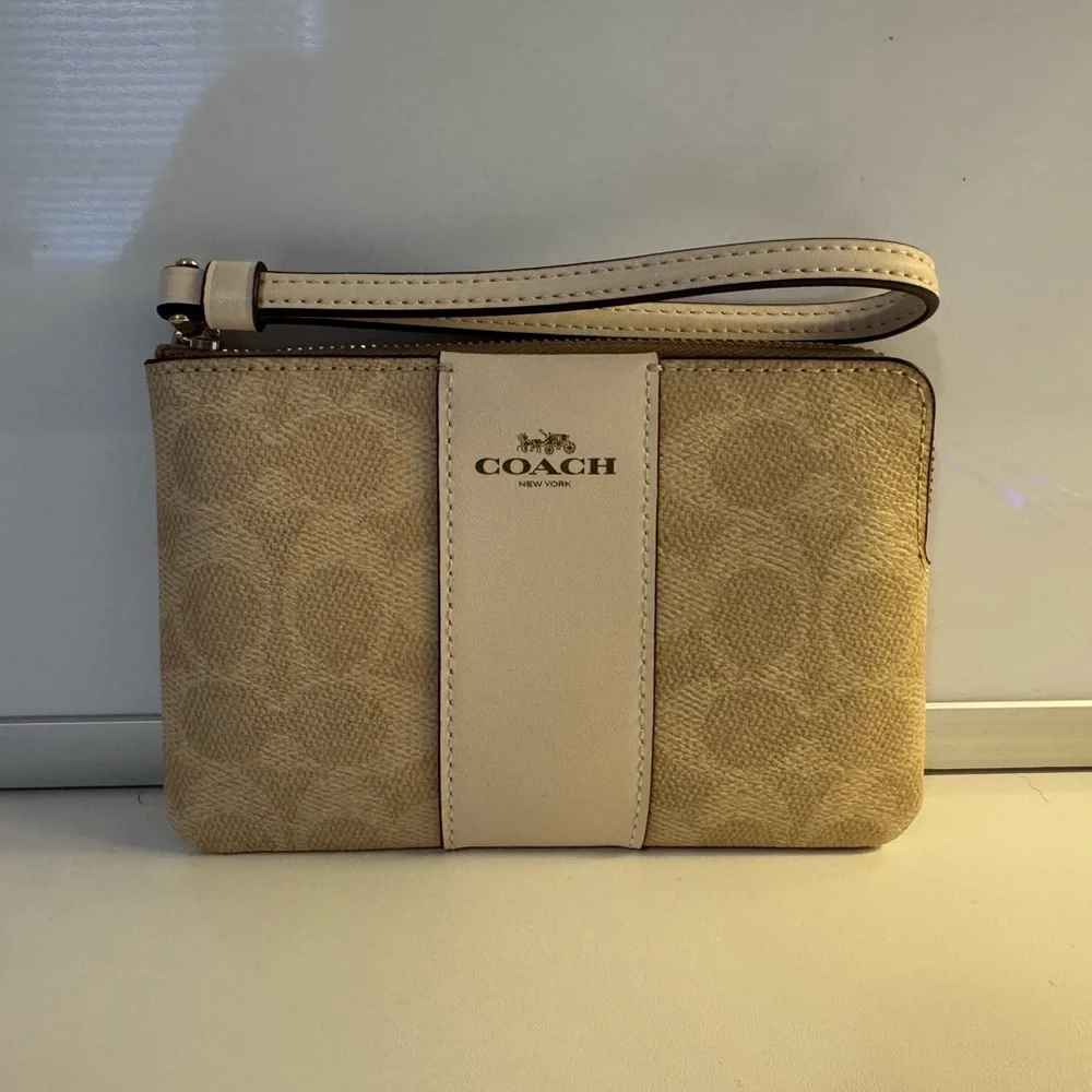 Coach - NWT - Beige and Cream Wristlet - Picture 1 of 4